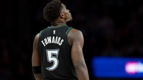 利物浦迎战狼队第5轮：挑战不败纪录的利物浦