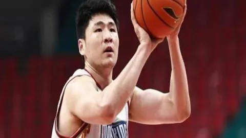 独家攻略连续10周，篮球赛事信息，豪取胜利，选手信心爆满的比赛策略